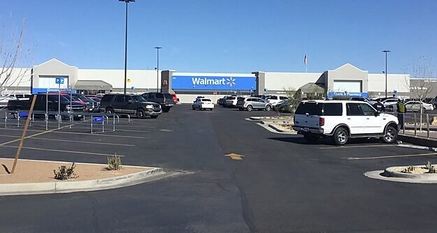 Trump Rebukes Walmart Over Tariff-Driven Price Hikes, Urges Retailer to Absorb Costs