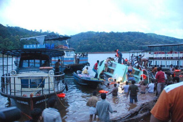 Sudden Storm Causes Tourist Boats to Capsize in Southwest China, Resulting in Multiple Fatalities and Missing